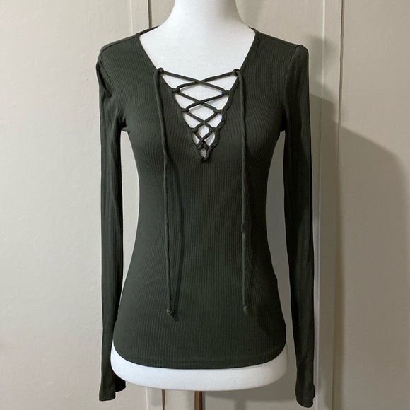 Forever 21 Green V-Neck Lace-up Top, Size Small - Picture 1 of 6